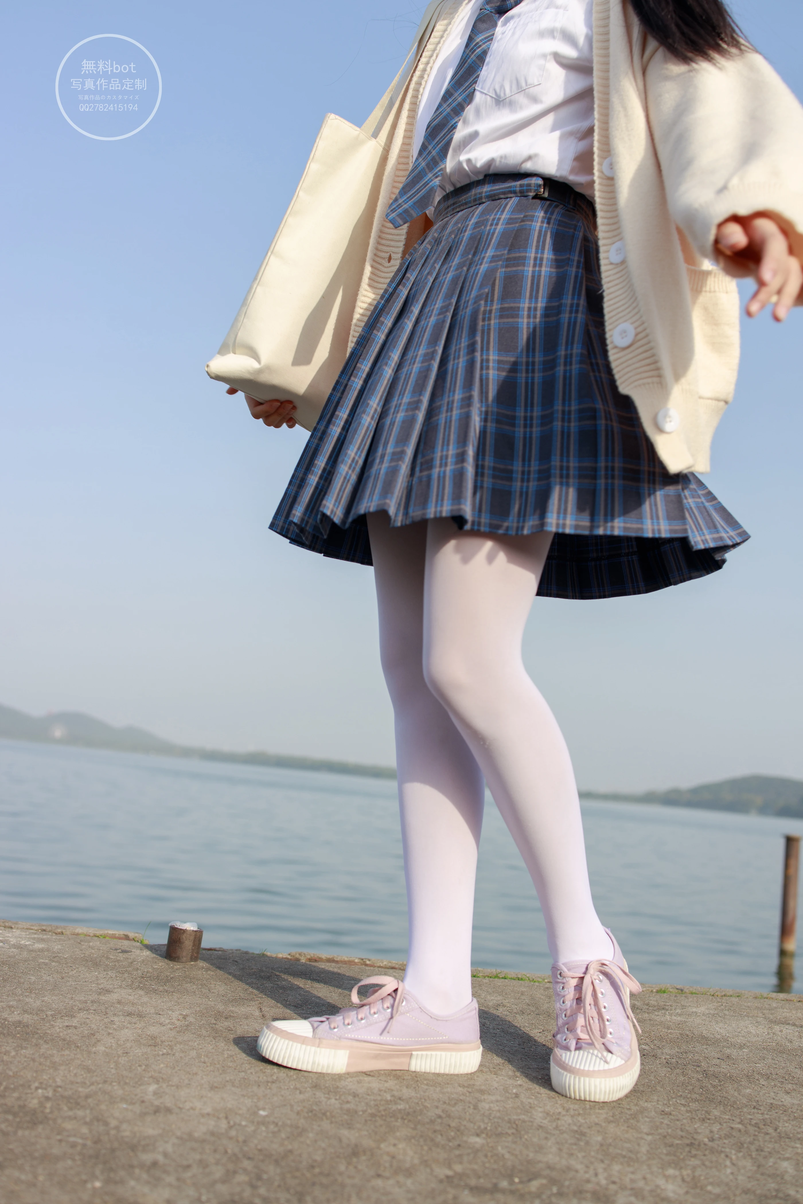 森萝财团 有料004  依依 湖边JK白丝 [77P]插图7
